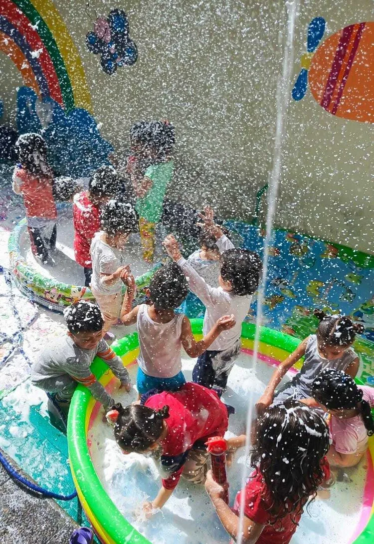 Actividades creativas para niños en guardería Años Mágicos